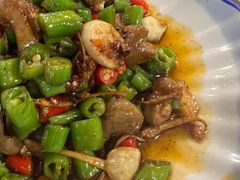 双椒肥肠-百年粉蒸牛肉