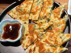 海鲜葱饼-明洞阿姨·韩式酱蟹烤肉·创意料理(三元桥店)