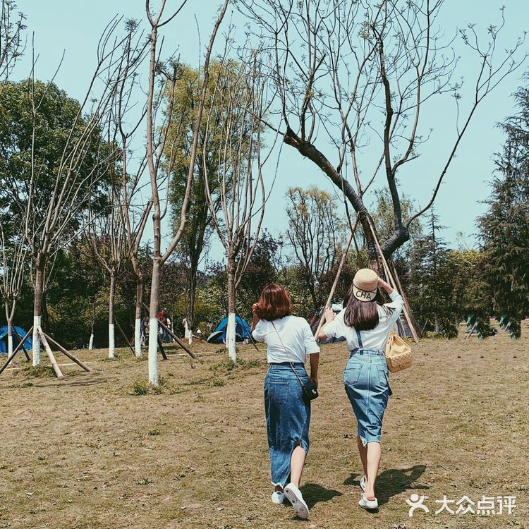 交通也很方便 好停车 还有专门的儿童玩乐区