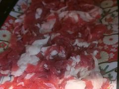 云南土黄鲜牛肉鲜切肥瘦-洱火云南酸菜牛肉火锅(石景山当代商城店)