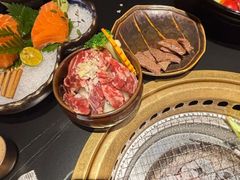 -山川小町·极番烧肉(新地假日广场店)