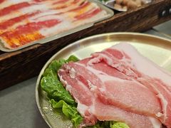 -围炉肉舍•炭烤活鳗•丹东海鲜烤肉(步行街店)