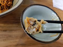 金汤黄鱼馄饨-蟹黄鱼·楼上面馆(外滩中央旗舰店)