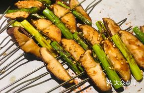 Garlic Shoot and Mushroom Stir-fry