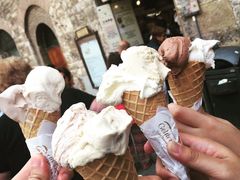 -Gelateria Dondoli