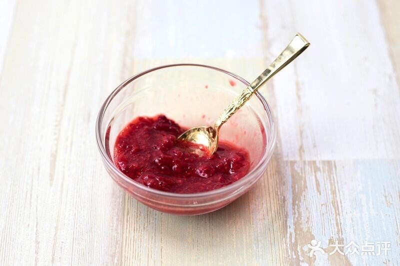 清爽夏日🌟簡易料理：覆盆子檸檬氣泡飲🌟