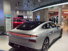-小鹏汽车体验中心(苏州龙湖狮山天街店)