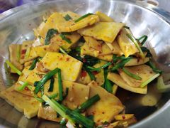 干锅千页豆腐-鑫瑞川味餐厅·缸子肉
