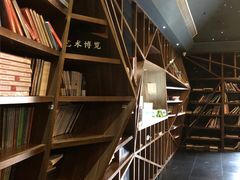 -钟书阁(松江泰晤士小镇店)