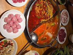 -苗伯妈酸汤火锅