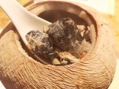 泰国椰皇炖乌鸡汤-陈鹏鹏潮汕菜(欢乐海岸 海边景观店)