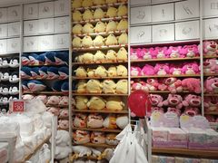 -名创优品(广州萝岗万达广场店)