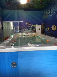 -开心岛婴儿游泳母婴用品店