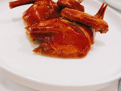 玻璃皮润烧乳鸽-北京厨房(西安SKP店)