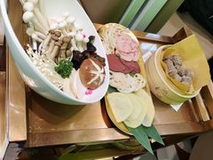 -洪氏嗨捞·广东猪肚鸡·椰子鸡火锅(西咸万象城店)