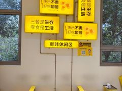 -咻啵翔翔零食基地(万达广场店)