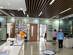 -茂菊口腔连锁(浦东南路店)