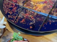 -渝嘴小老弟老火锅(华新村店)