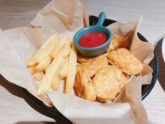 炸鸡块配薯条-Maxpoint Kitchen 西餐咖啡(乐峰广场店)