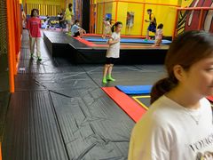 -爱蹦iBOON蹦床运动馆(江汉店)