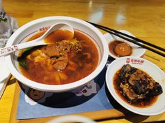 -呷佬·长沙手工米粉(金沙江路店)