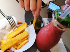 炸薯条配蜂蜜芥末酱-gaga(深圳福田星河COCO Park店)