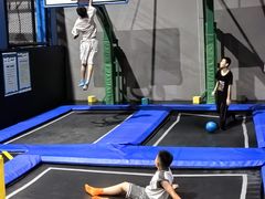 -超时空蹦床团建·VR潮玩运动娱乐·生日派对游乐园(金桥店)