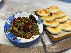 滚刀辣皮子夹馍-新疆巴州金丝特餐厅(大钟寺店)