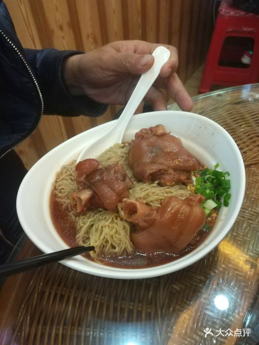 正宗潮州鱼蛋粉金牌猪手捞面图片 - 第1张