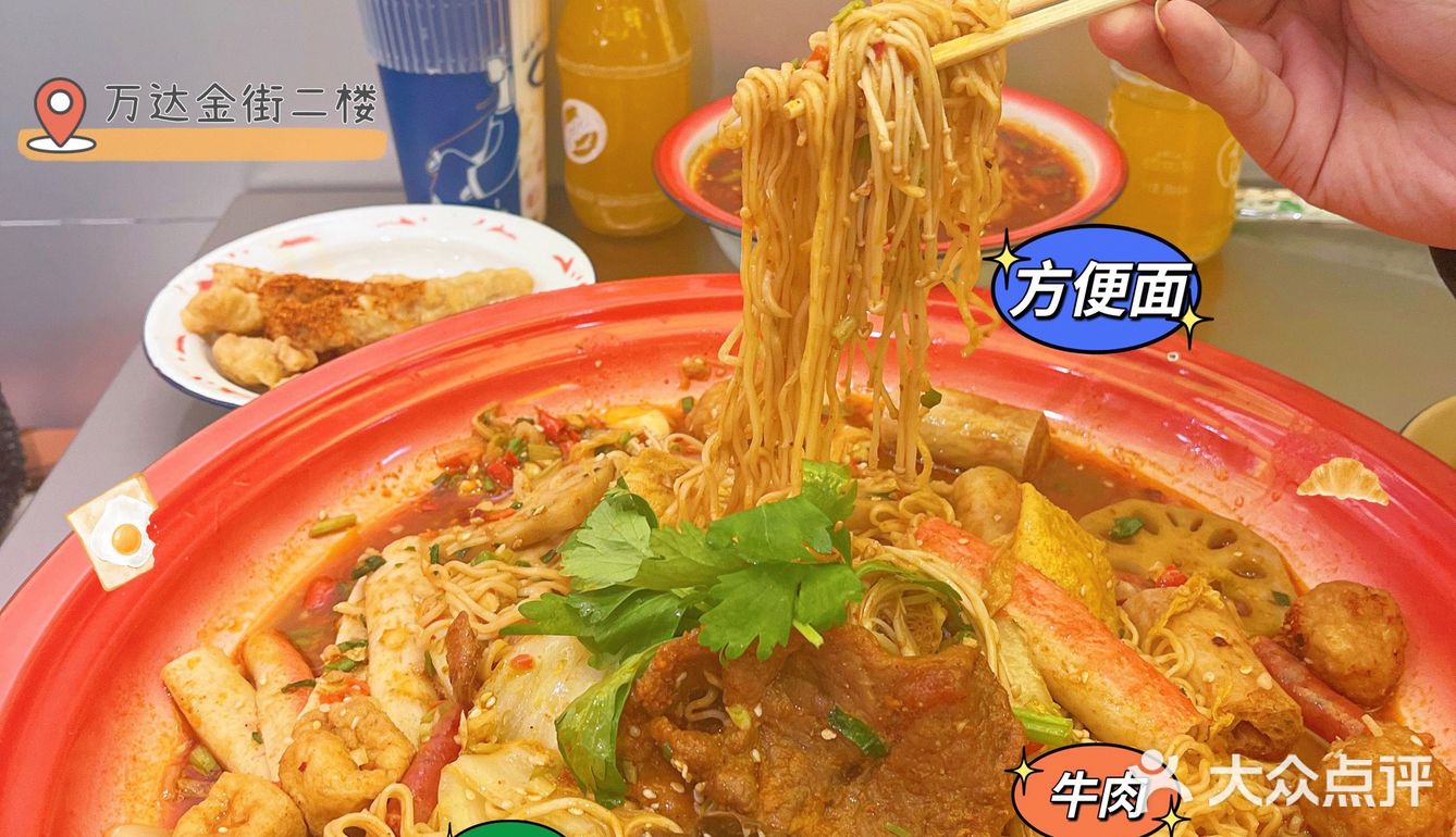 万物皆可烫！大盘子是他们家特色！一盘满满成都味道