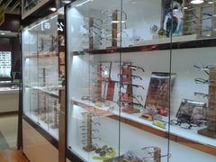 -MiRi眼镜连锁·蔡司·尼康控优点合作店(莘庄店)