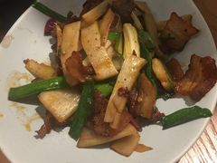 云南腊肉炒香笋-云海肴·汽锅鸡·云南菜(广安门天虹店)