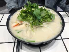 浓汤鱼汁小锅米线-肥汁米蘭香港米线(长宁来福士店)