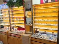 -优医视平价眼镜蔡司依视路折扣工厂店(十里堡店)