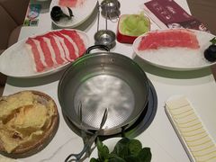 -洪氏嗨捞·广东猪肚鸡·椰子鸡火锅(西咸万象城店)