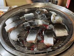 -围炉肉舍•炭烤活鳗•丹东海鲜烤肉(步行街店)