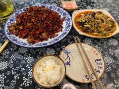 -黄桷树曹家私房菜(江与城店)