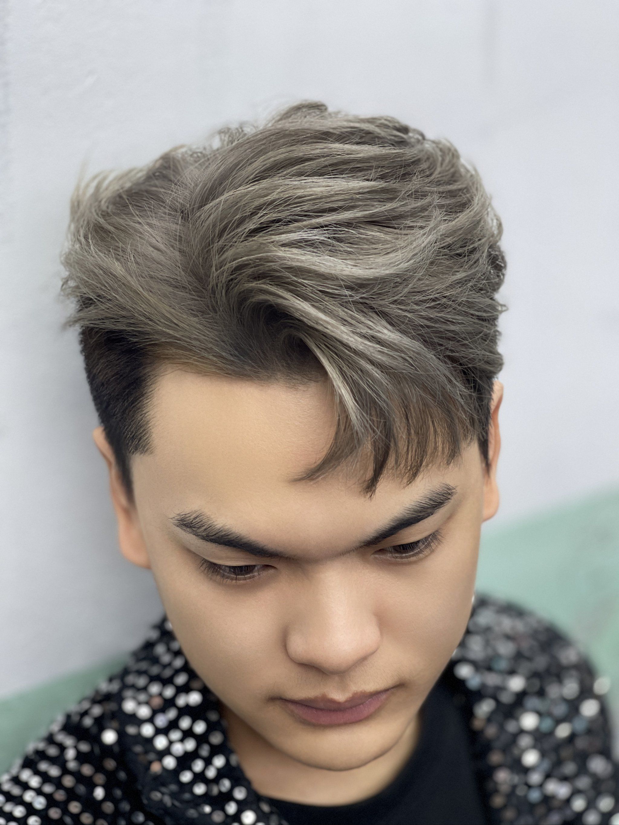 灰调简约男发潮流