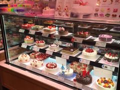 面包甜点陈列柜-巴黎贝甜(泗泾店)