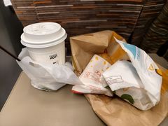 -麦当劳(广州南站B10检票口楼上)