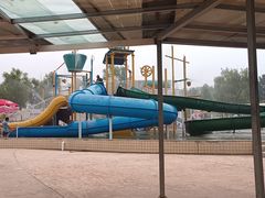 -黄河谷马拉湾海浪浴场