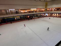 -冰纷万象滑冰场(赣州华润万象城店)