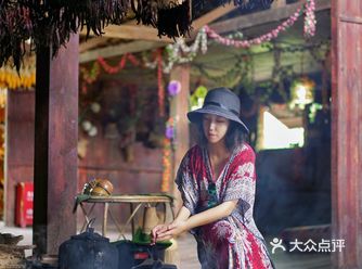 西双版纳古老山寨 人数不多 风俗奇特