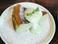 -Chom Cafe and Restaurant