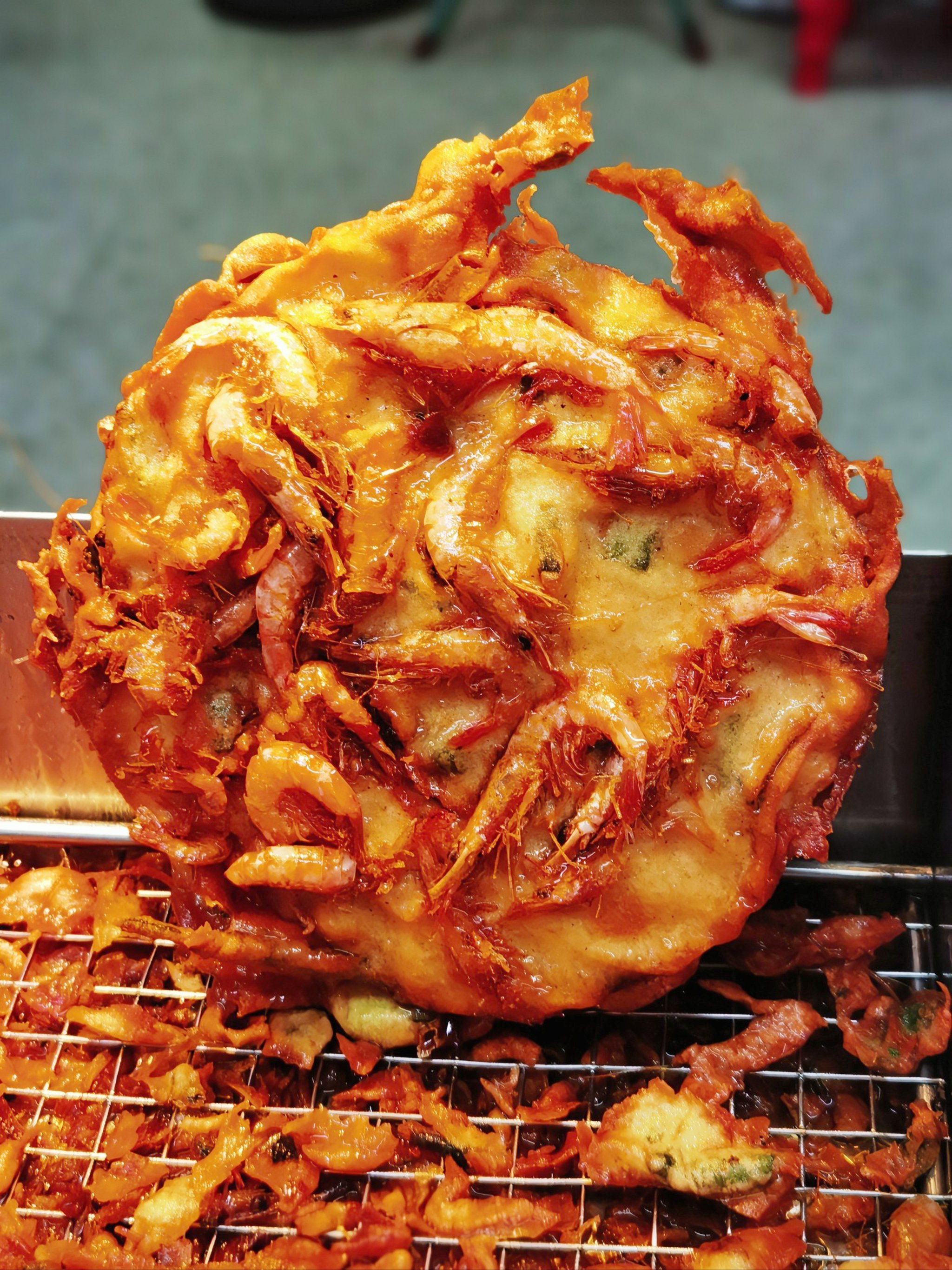 北海老街的网红虾饼,面放的有点多了