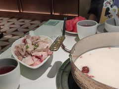 -洪氏嗨捞·广东猪肚鸡·椰子鸡火锅(西咸万象城店)