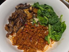 油泼菌子饵丝-一坐一忘云南菜(北京skp店)