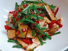 -鱼鲜饭香·招牌汽锅剁椒鱼头王