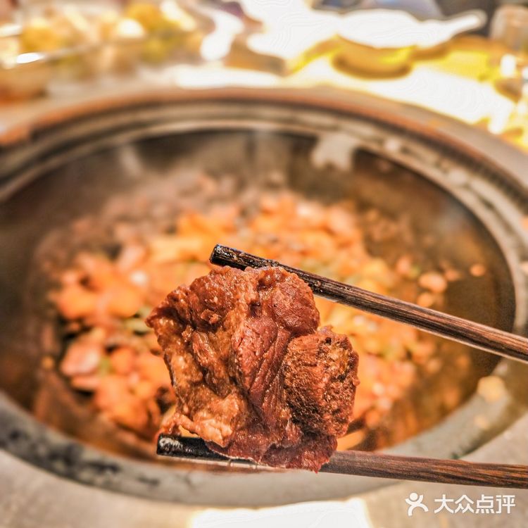 给东北人一口锅，就可以炖下全世界 | 山河屯铁锅炖（双井店）