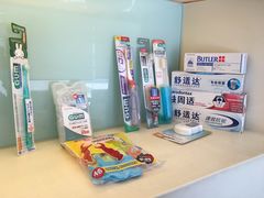 -瑞尔齿科(上海长风大悦城店)